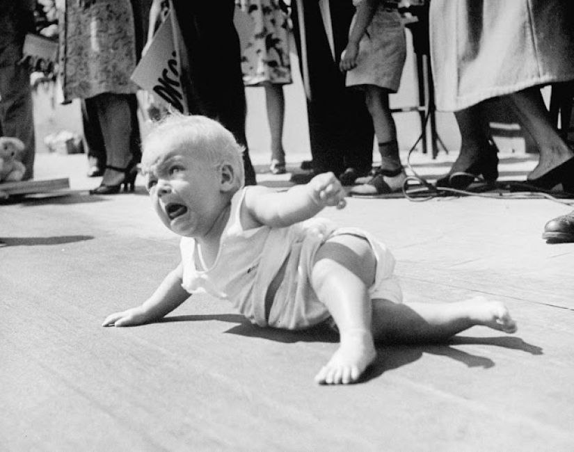 Derby in diapers: how were the retro races of crawling babies