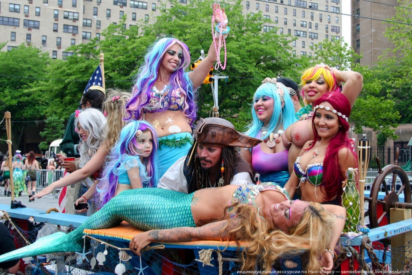 Desfile de sirenas: el buen espectáculo de monstruos de Brooklyn Desfile de sirenas: el buen espectáculo de monstruos de Brooklyn