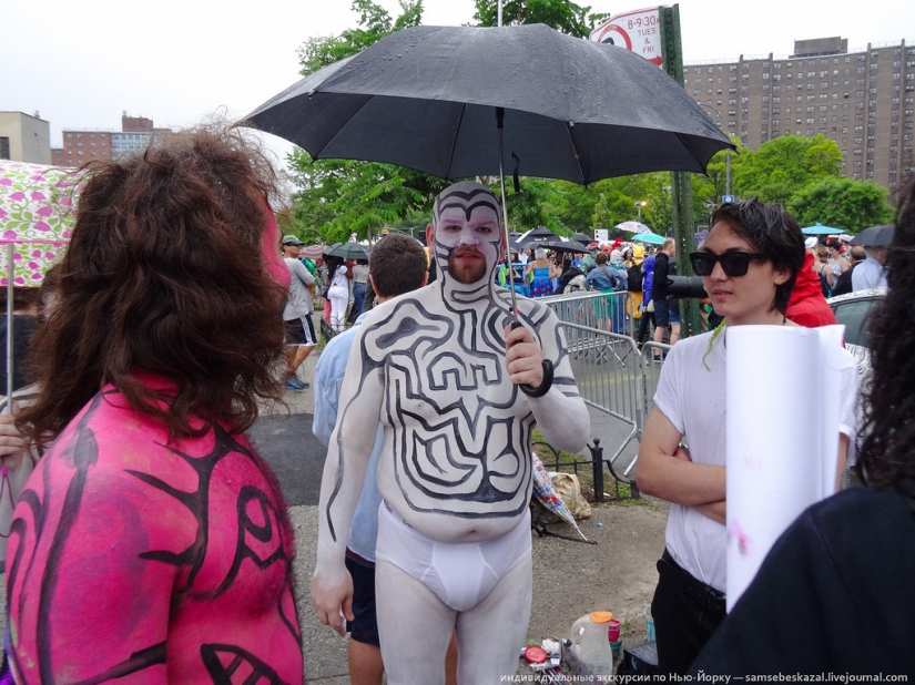 Desfile de sirenas: el buen espectáculo de monstruos de Brooklyn Desfile de sirenas: el buen espectáculo de monstruos de Brooklyn