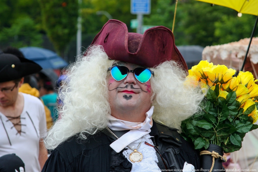 Desfile de sirenas: el buen espectáculo de monstruos de Brooklyn Desfile de sirenas: el buen espectáculo de monstruos de Brooklyn