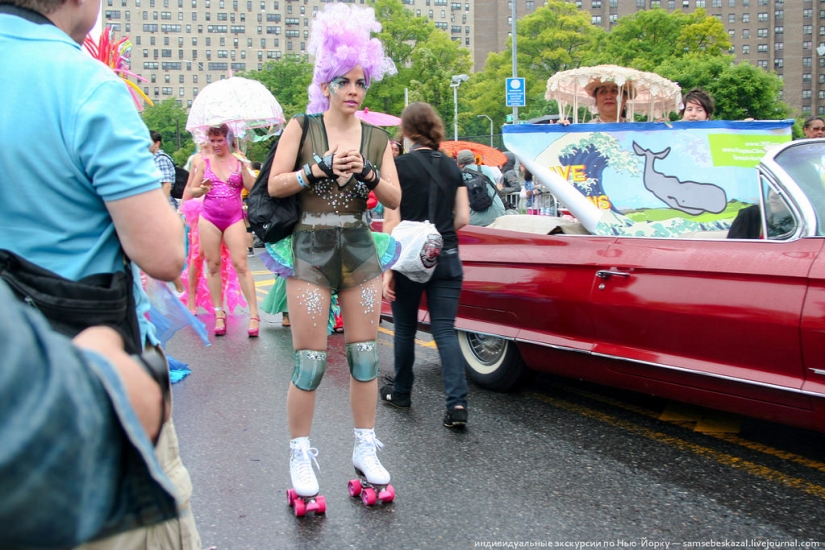 Desfile de sirenas: el buen espectáculo de monstruos de Brooklyn Desfile de sirenas: el buen espectáculo de monstruos de Brooklyn