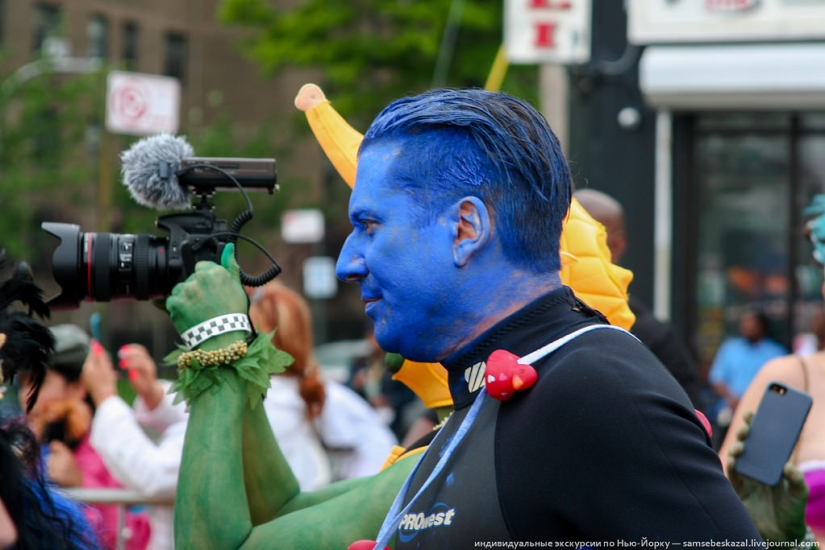 Desfile de sirenas: el buen espectáculo de monstruos de Brooklyn Desfile de sirenas: el buen espectáculo de monstruos de Brooklyn