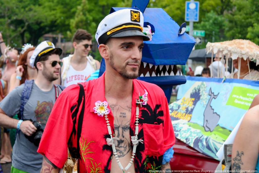 Desfile de sirenas: el buen espectáculo de monstruos de Brooklyn Desfile de sirenas: el buen espectáculo de monstruos de Brooklyn