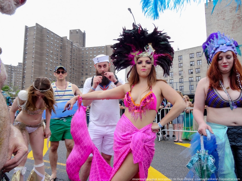 Desfile de sirenas: el buen espectáculo de monstruos de Brooklyn Desfile de sirenas: el buen espectáculo de monstruos de Brooklyn
