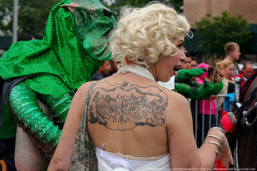 Desfile de sirenas: el buen espectáculo de monstruos de Brooklyn Desfile de sirenas: el buen espectáculo de monstruos de Brooklyn