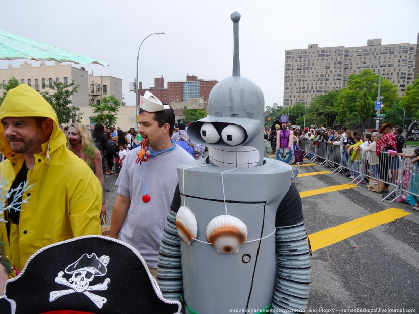 Desfile de sirenas: el buen espectáculo de monstruos de Brooklyn Desfile de sirenas: el buen espectáculo de monstruos de Brooklyn