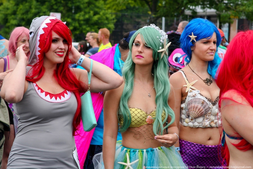 Desfile de sirenas: el buen espectáculo de monstruos de Brooklyn Desfile de sirenas: el buen espectáculo de monstruos de Brooklyn