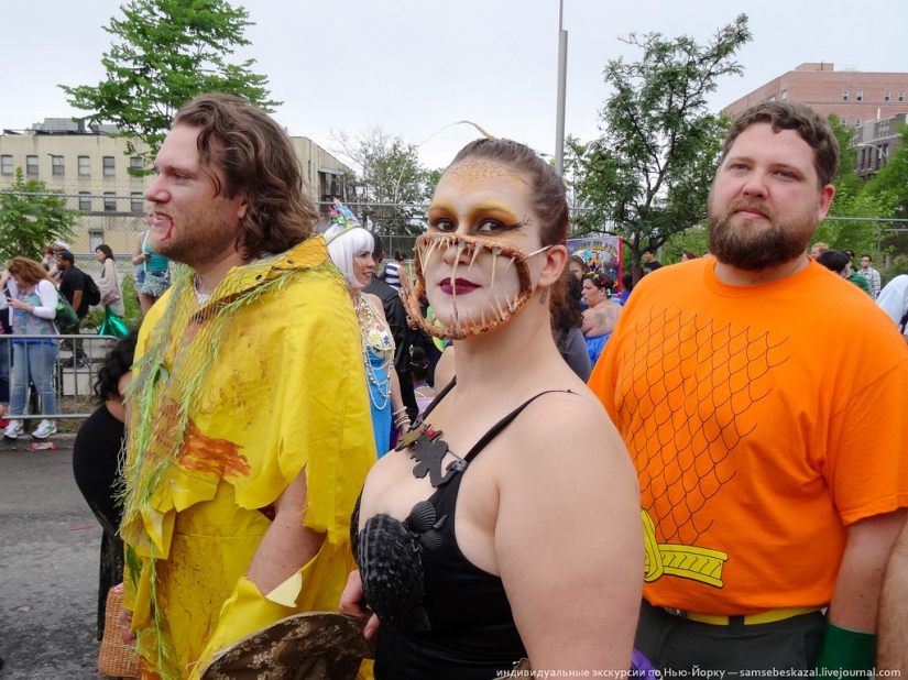 Desfile de sirenas: el buen espectáculo de monstruos de Brooklyn Desfile de sirenas: el buen espectáculo de monstruos de Brooklyn