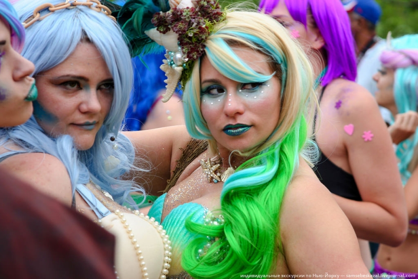 Desfile de sirenas: el buen espectáculo de monstruos de Brooklyn Desfile de sirenas: el buen espectáculo de monstruos de Brooklyn