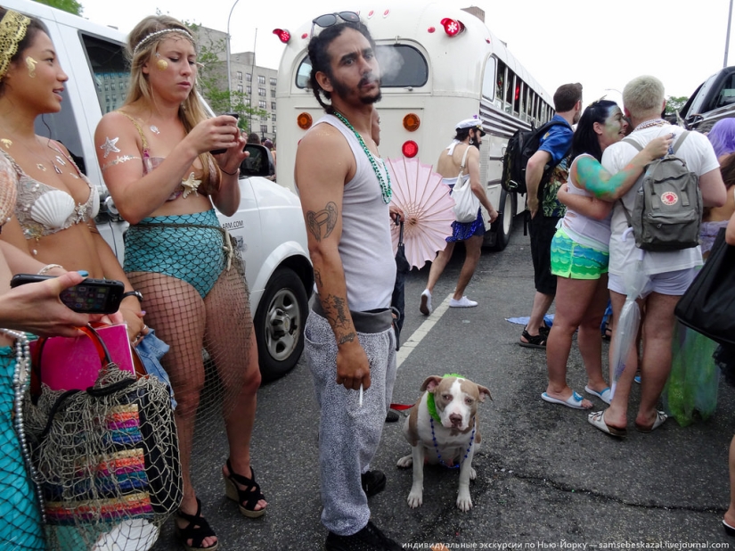 Desfile de sirenas: el buen espectáculo de monstruos de Brooklyn Desfile de sirenas: el buen espectáculo de monstruos de Brooklyn