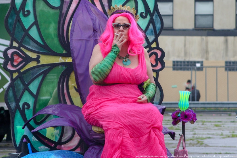 Desfile de sirenas: el buen espectáculo de monstruos de Brooklyn Desfile de sirenas: el buen espectáculo de monstruos de Brooklyn