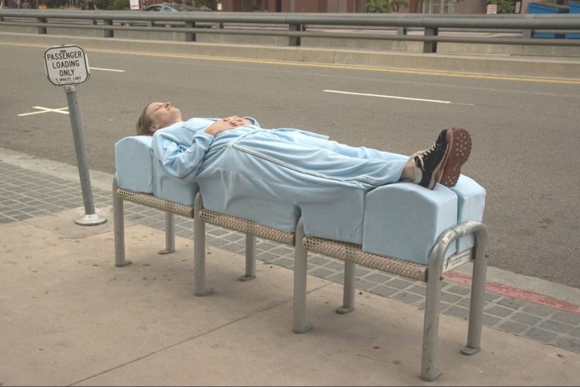 Designed for Leisure, Sarah Ross’ ‘Archisuits’ Question the Inhospitable Environments of American Cities Designed for Leisure, Sarah Ross’ ‘Archisuits’ Question the Inhospitable Environments of American Cities