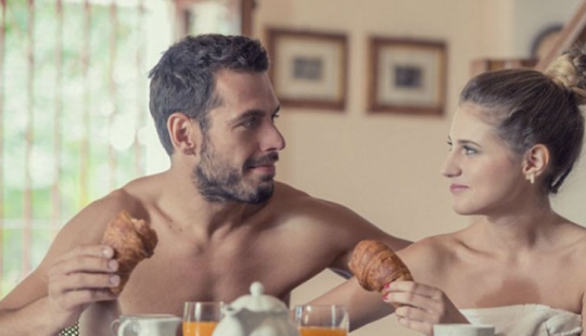 desnudo y alimentado desnudo y alimentado