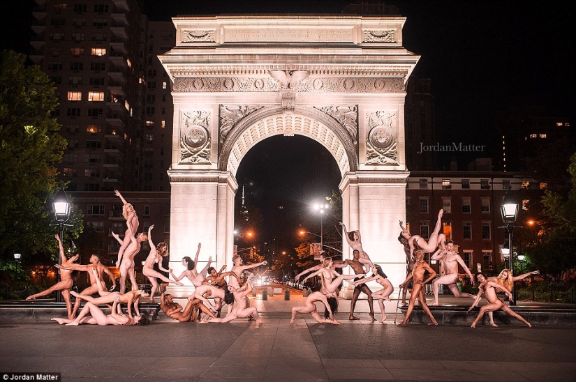 Desnudos en la gran ciudad: bailarines y bailarinas desnudos para un proyecto fotográfico único