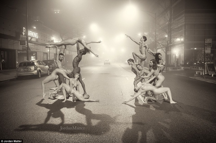 Desnudos en la gran ciudad: bailarines y bailarinas desnudos para un proyecto fotográfico único