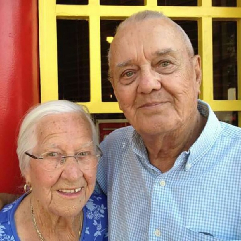 Después de 75 años de matrimonio, murieron al mismo tiempo, en los brazos del otro Después de 75 años de matrimonio, murieron al mismo tiempo, en los brazos del otro
