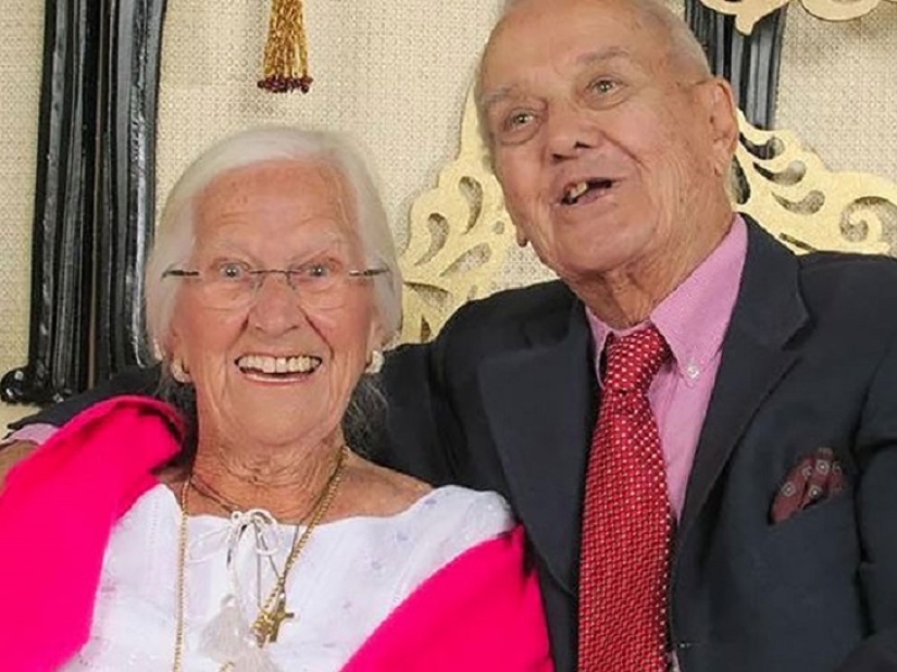 Después de 75 años de matrimonio, murieron al mismo tiempo, en los brazos del otro Después de 75 años de matrimonio, murieron al mismo tiempo, en los brazos del otro