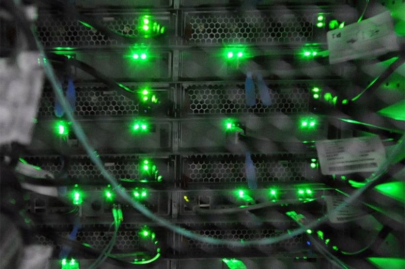 Detrás de siete cerraduras: Cómo funciona un proveedor de servicios de alojamiento y nube