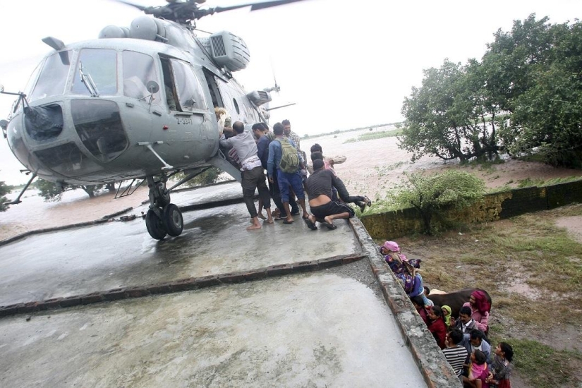 Devastating floods in India and Pakistan Devastating floods in India and Pakistan