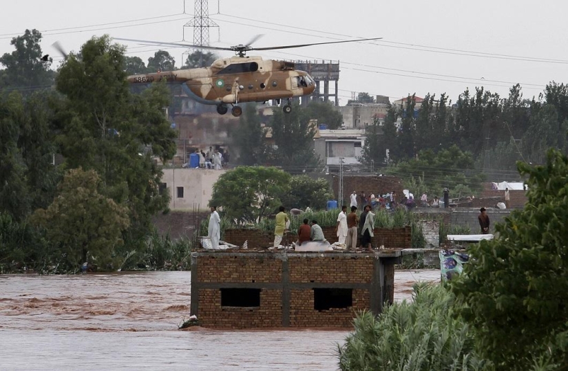 Devastating floods in India and Pakistan Devastating floods in India and Pakistan