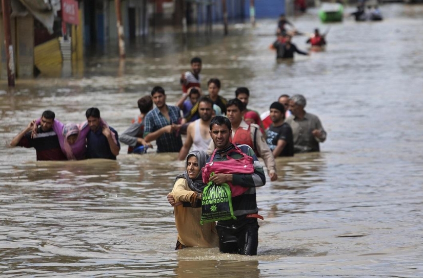 Devastating floods in India and Pakistan Devastating floods in India and Pakistan