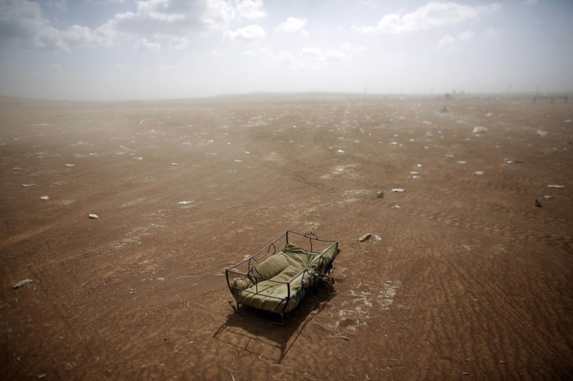 Difficult and dangerous way of refugees to Europe