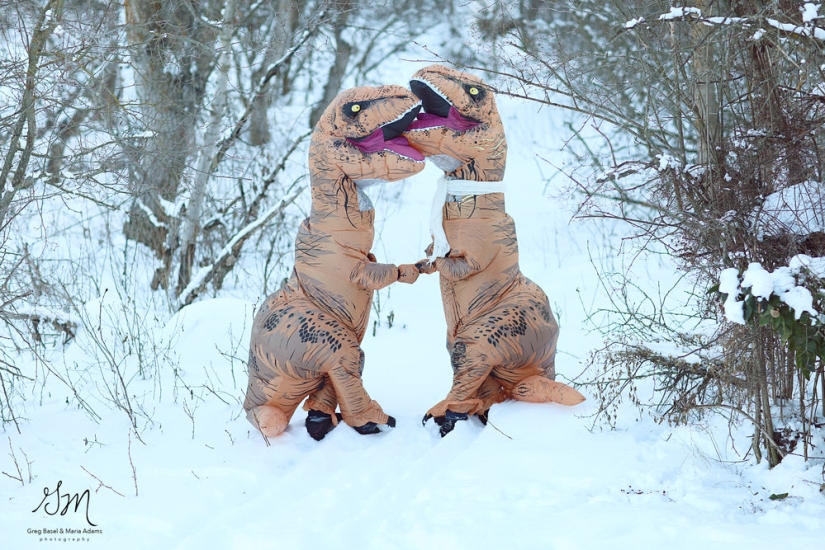 Dinosaurs are extinct, but true love is alive! Dinosaurs are extinct, but true love is alive!