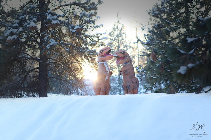 Dinosaurs are extinct, but true love is alive! Dinosaurs are extinct, but true love is alive!