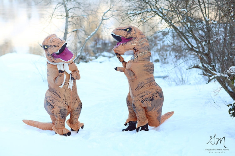 Dinosaurs are extinct, but true love is alive! Dinosaurs are extinct, but true love is alive!