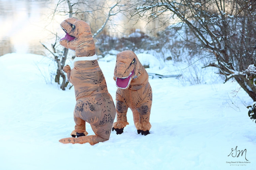 Dinosaurs are extinct, but true love is alive! Dinosaurs are extinct, but true love is alive!