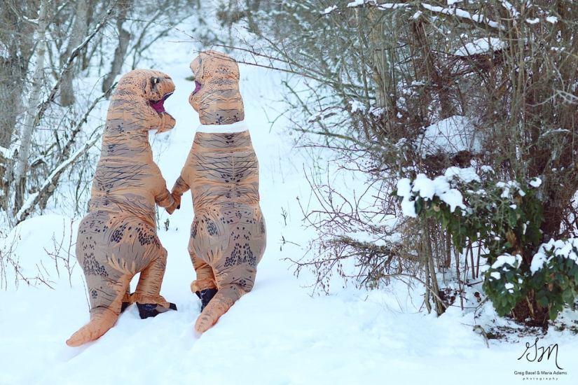 Dinosaurs are extinct, but true love is alive! Dinosaurs are extinct, but true love is alive!