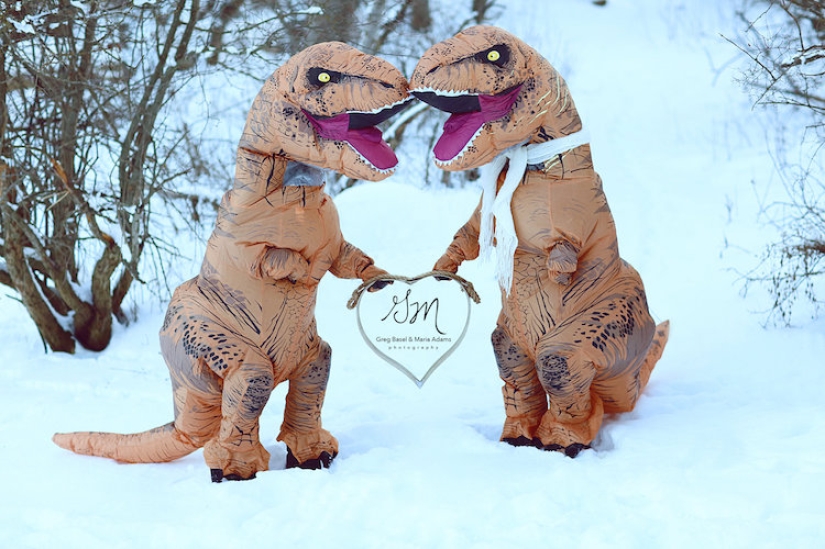 Dinosaurs are extinct, but true love is alive! Dinosaurs are extinct, but true love is alive!