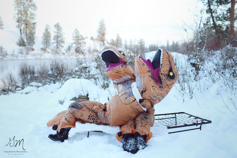 Dinosaurs are extinct, but true love is alive! Dinosaurs are extinct, but true love is alive!