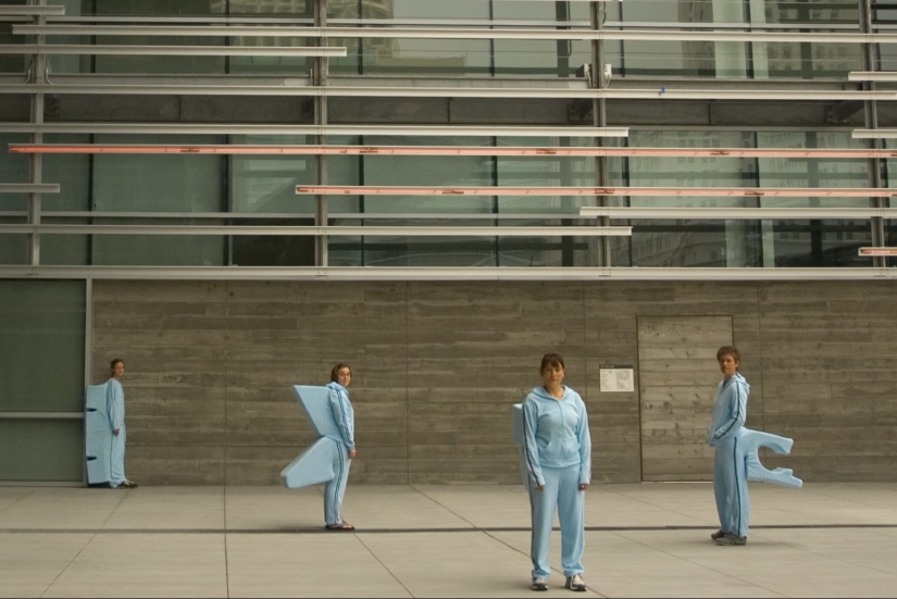 Diseñados para el ocio, los 'Archisuits' de Sarah Ross cuestionan los entornos inhóspitos de las ciudades estadounidenses Diseñados para el ocio, los 'Archisuits' de Sarah Ross cuestionan los entornos inhóspitos de las ciudades estadounidenses