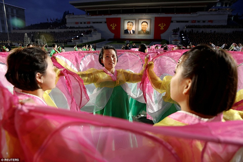 Diversión desenfrenada: así celebró Corea del Norte el congreso del partido gobernante