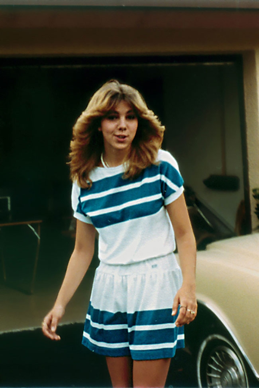 Divertidas y jóvenes mujeres americanas de los 80