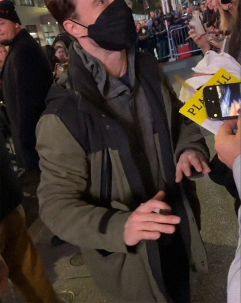 “Don’t Get This Tattoo”: Daniel Radcliffe Begs Fan To Not Get His Deathly Hallows Drawing Inked