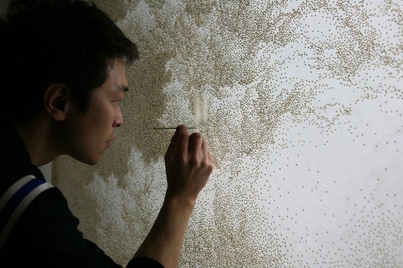 Dot art: el artista quema papel con varitas de incienso para crear pinturas increíbles