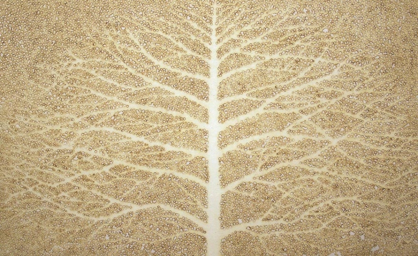 Dot art: el artista quema papel con varitas de incienso para crear pinturas increíbles