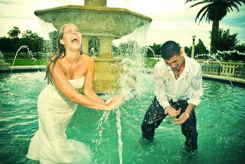 Dress in the trash - freaky wedding photography trend