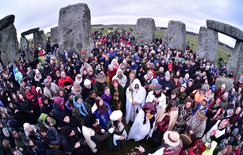 Druidas, paganos y danzas rituales: cómo es el solsticio de invierno en Stonehenge