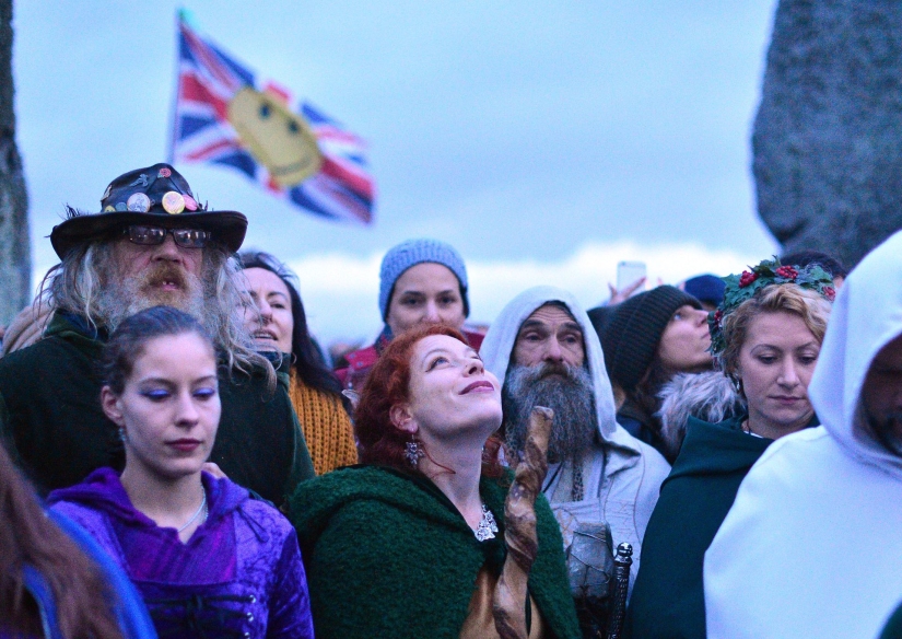 Druidas, paganos y danzas rituales: cómo es el solsticio de invierno en Stonehenge