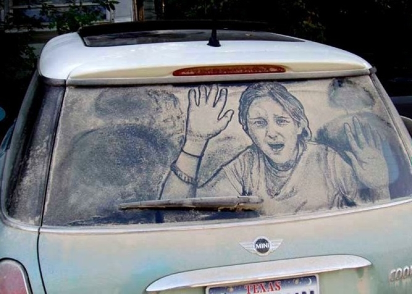 Dusty work: the artist paints cool paintings on dirty car windows Dusty work: the artist paints cool paintings on dirty car windows