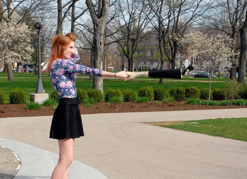 Eche una mano amiga: Selfie Stick de los artistas Crowe y Schnee
