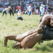 Eggs or life: why do Turkish men put their hands in each other's pants? Eggs or life: why do Turkish men put their hands in each other's pants?