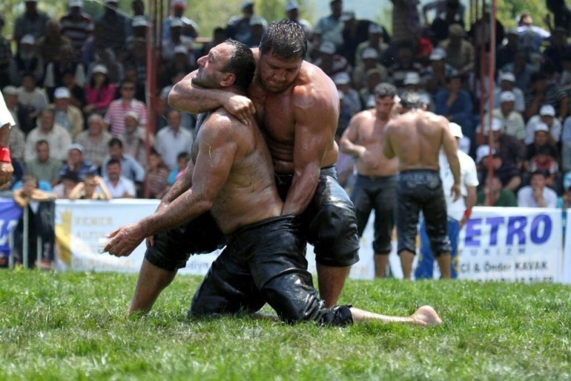 Eggs or life: why do Turkish men put their hands in each other's pants?