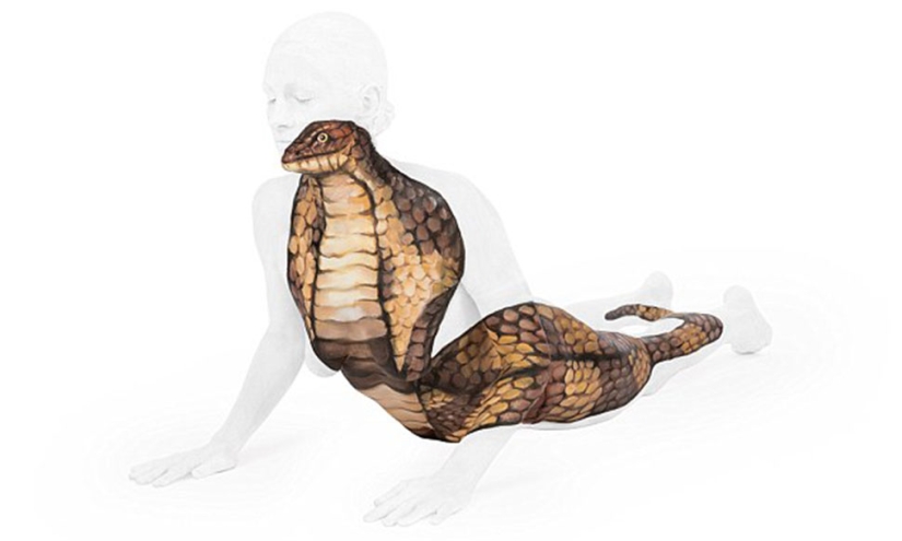 El artista convierte cuerpos desnudos en ilusiones ópticas con animales salvajes