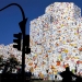 El artista Ha Schult envolvió la antigua oficina de correos de Berlín con miles de cartas de amor El artista Ha Schult envolvió la antigua oficina de correos de Berlín con miles de cartas de amor