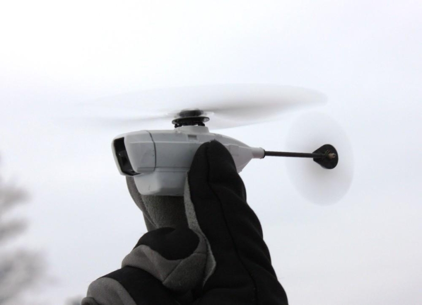 El Black Hornet es un dron helicóptero militar que cabe en la mano El Black Hornet es un dron helicóptero militar que cabe en la mano