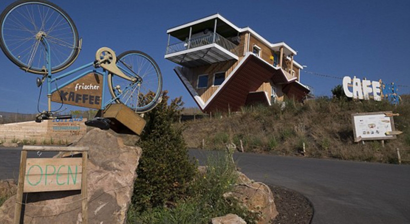 El café alemán, donde todo está al revés, es muy popular entre los turistas